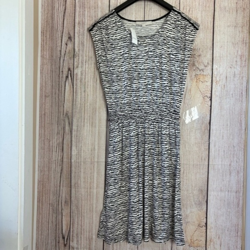 Loft Sleeveless Dress Zebra Print Black and White Colors Size XS Elastic waist